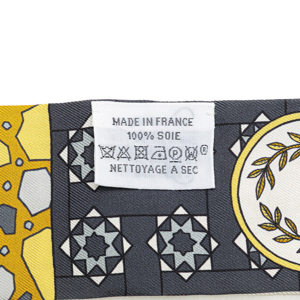 エルメス ツイリー La Danse des Amazones アマゾンのダンス スカーフ ホワイト イエロー マルチカラー シルク レディース HERMES 【中古】