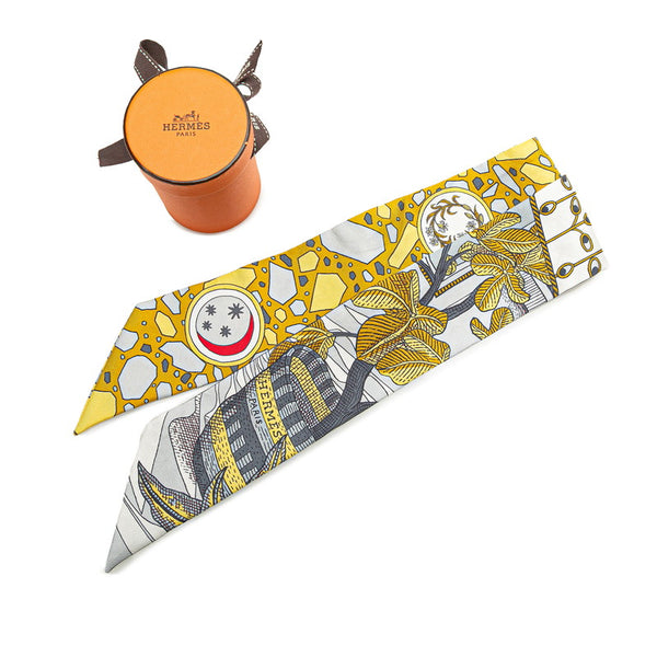エルメス ツイリー La Danse des Amazones アマゾンのダンス スカーフ ホワイト イエロー マルチカラー シルク レディース HERMES 【中古】