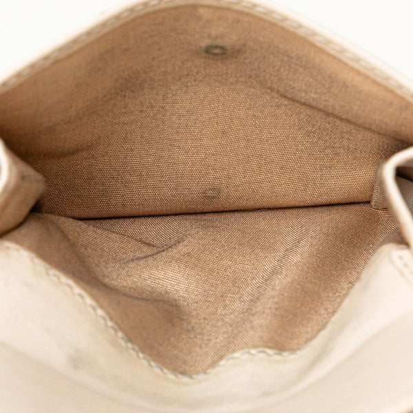 サルヴァトーレフェラガモ ガンチーニ 花 フラワー モチーフ 二つ折り財布 ベージュ レッド マルチカラー レザー レディース Salvatore Ferragamo 【中古】