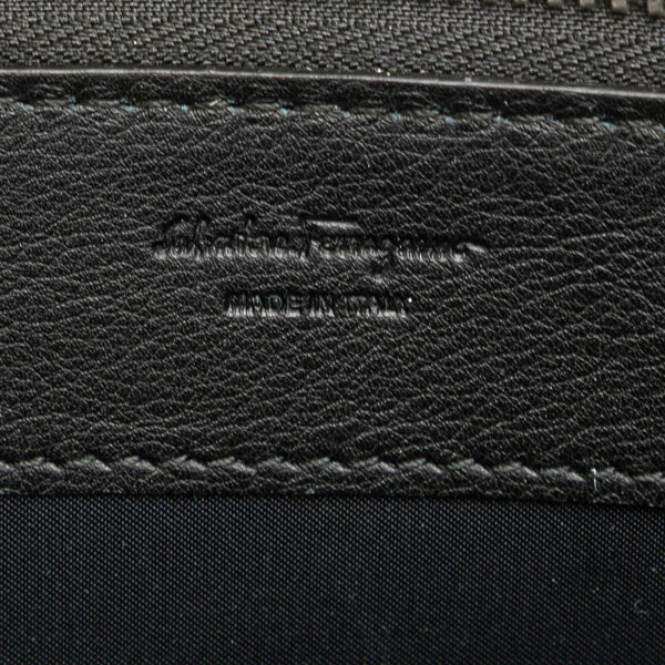 サルヴァトーレフェラガモ ロゴスタッズ クラッチバッグ ポーチ 24A121  ブラック レッド カーフレザー レディース Salvatore Ferragamo 【中古】