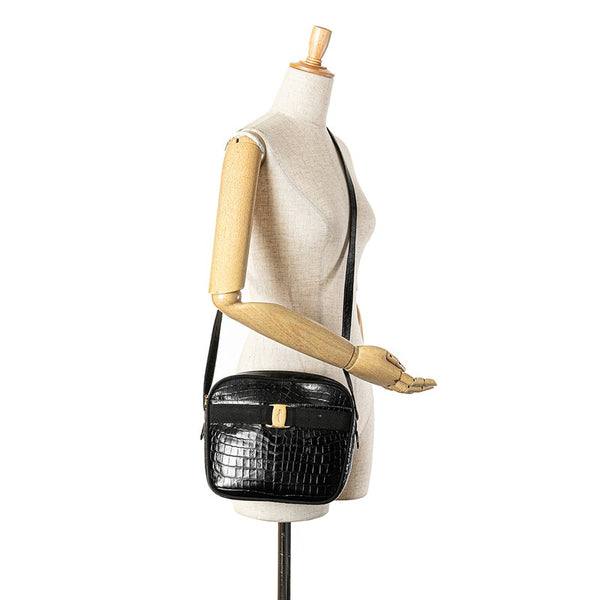 サルヴァトーレフェラガモ ヴァラ クロコ型押し 斜め掛け ショルダーバッグ AF-21 6677 ブラック レザー レディース Salvatore Ferragamo 【中古】