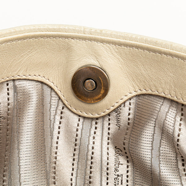 サルヴァトーレフェラガモ ガンチーニ ハンドバッグ AU-21 B380 ホワイト レザー レディース Salvatore Ferragamo 【中古】