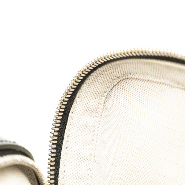 グッチ GGエンボス ボディバッグ クロスバッグ 700431 ブラック パンチングレザー メンズ GUCCI 【中古】