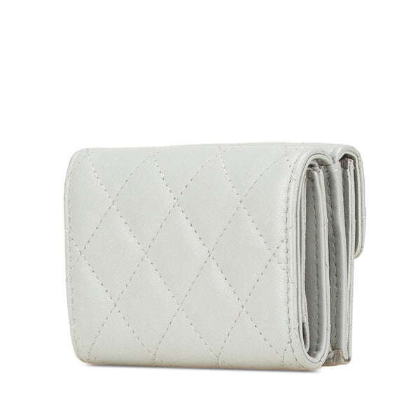 シャネル マトラッセ クラシック スモール フラップ ウォレット 三つ折り財布 AP0231 グレー ラムスキン レディース CHANEL 【中古】