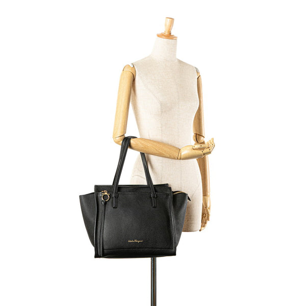 サルヴァトーレフェラガモ ガンチーニ トートバッグ ハンドバッグ ブラック レザー レディース Salvatore Ferragamo 【中古】