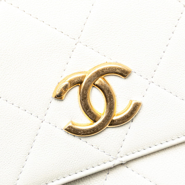 シャネル マトラッセ ココマーク チェーン ショルダーバッグ ホワイト レザー フェイクパール レディース CHANEL 【中古】