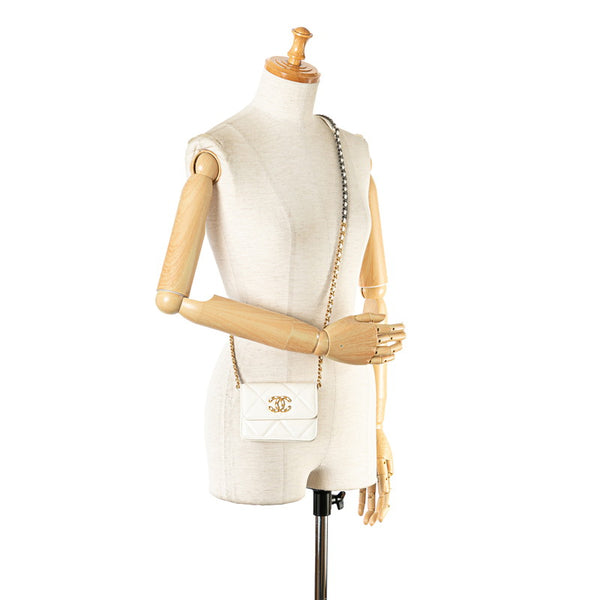 シャネル シャネル19 ミニ チェーン ショルダーバッグ ホワイト ゴールド シルバー ラムスキン レディース CHANEL 【中古】