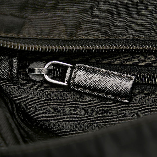 プラダ 斜め掛け ショルダーバッグ  ブラック ナイロン レディース PRADA 【中古】