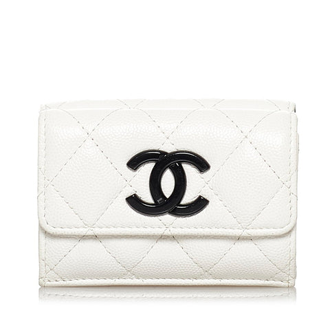 シャネル マトラッセ ココマーク  三つ折り財布 ホワイト キャビアスキン レディース CHANEL 【中古】