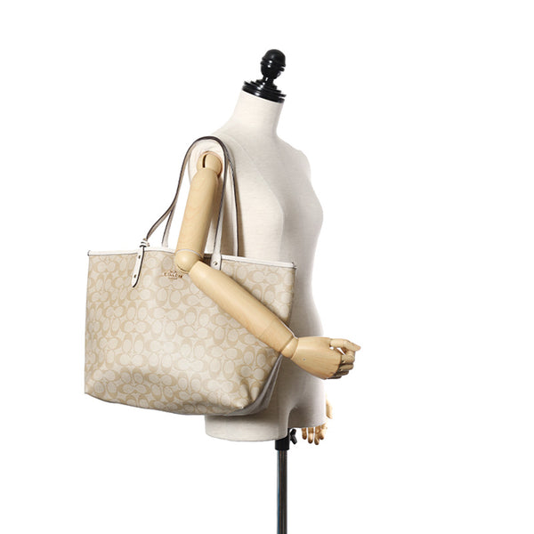 コーチ シグネチャー ベージュ ホワイト PVC レザー ショルダーバッグ トートバッグ レディース COACH 【中古】
