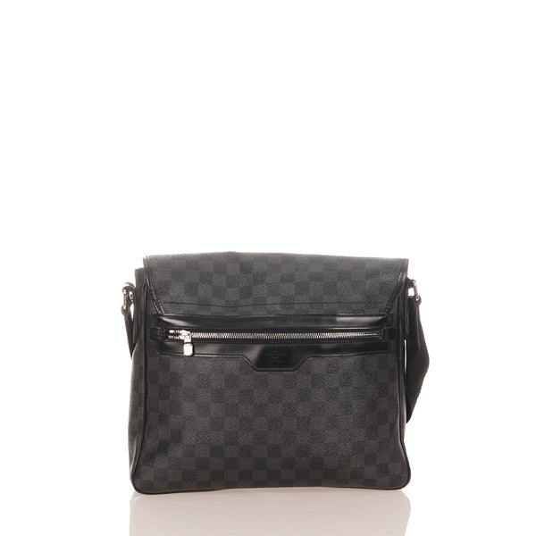 ルイ ヴィトン ダミエグラフィット ダニエルMM N58029 ブラック PVC レザー 斜め掛け ショルダーバッグ メンズ LOUIS VUITTON 【中古】