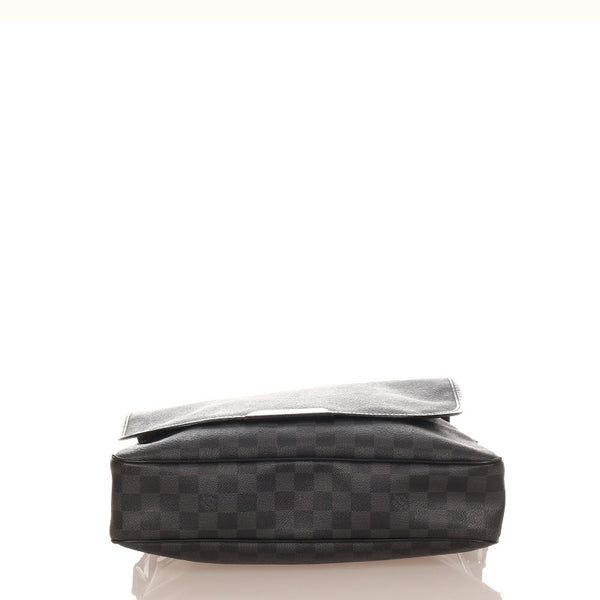 ルイ ヴィトン ダミエグラフィット ダニエルMM N58029 ブラック PVC レザー 斜め掛け ショルダーバッグ メンズ LOUIS VUITTON 【中古】