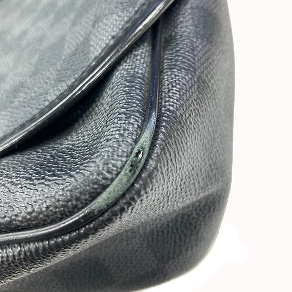 ルイ ヴィトン ダミエグラフィット ダニエルMM N58029 ブラック PVC レザー 斜め掛け ショルダーバッグ メンズ LOUIS VUITTON 【中古】