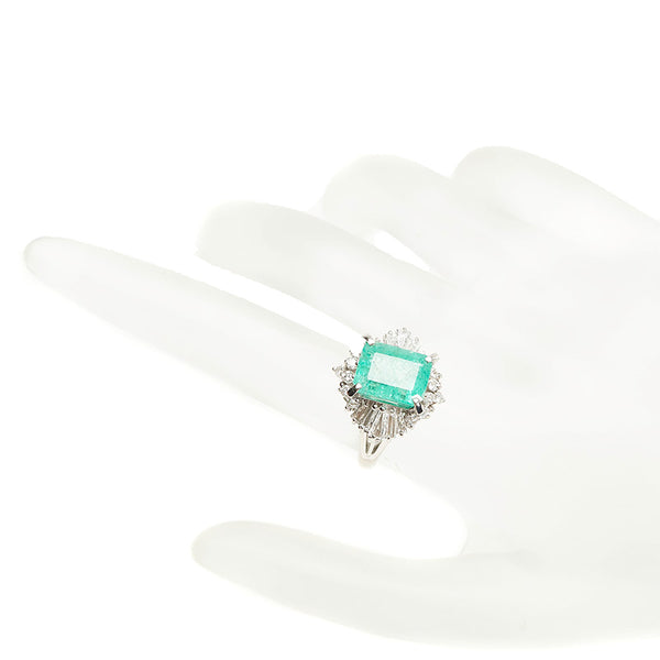 Pt900 プラチナ エメラルド4.18ct ダイヤ0.81ct リング 指輪 レディース 10.5号 【中古】