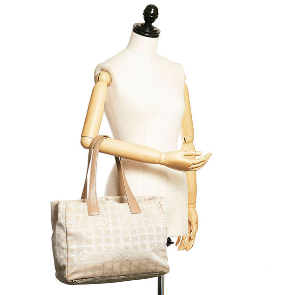 シャネル ニュートラベル トートバッグ ハンドバッグ ベージュ ナイロン レザー レディース CHANEL 【中古】