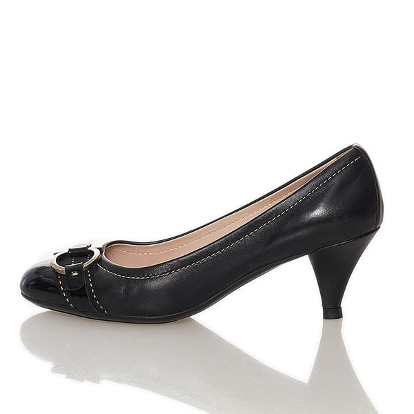 サルヴァトーレフェラガモ ガンチーニ パンプス ブラック レザー レディース Salvatore Ferragamo 【中古】