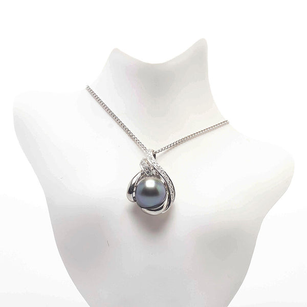Pt900 プラチナ Pt850 プラチナ ブラックパール約14×13mm ダイヤ0.33ct ペンダントネックレス レディース 【中古】
