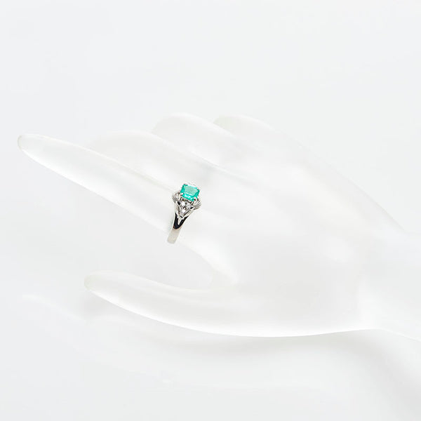 Pt900 プラチナ エメラルド0.74ct ダイヤ0.12ct リング 指輪 レディース 12号 【中古】