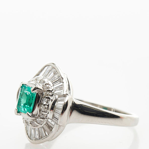 Pt900 プラチナ エメラルド0.36ct ダイヤ0.69ct リング 指輪 レディース 12号 【中古】