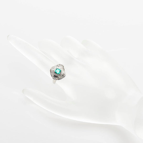 Pt900 プラチナ エメラルド0.36ct ダイヤ0.69ct リング 指輪 レディース 12号 【中古】