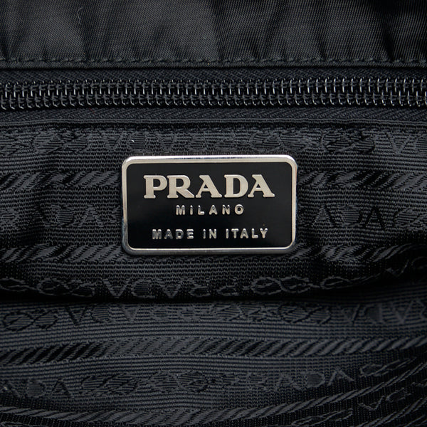 プラダ ロゴプレート 斜め掛け ショルダーバッグ  ブラック ナイロン レディース PRADA 【中古】
