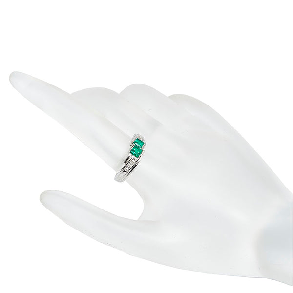 Pt900 プラチナ エメラルド0.68ct ダイヤ0.38ct リング 指輪 レディース 12.5号 【中古】