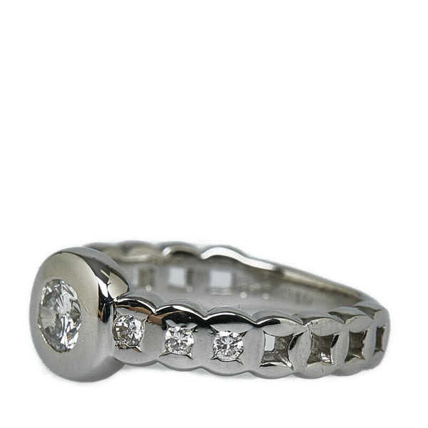 Pt900 プラチナ ダイヤ0.40ct ダイヤ0.16ct リング 指輪 レディース 14号 【中古】