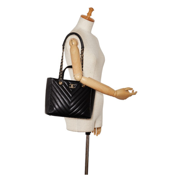 シャネル シェブロン Vステッチ ハンドバッグ ショルダーバッグ 2WAY ブラック レザー レディース CHANEL 【中古】