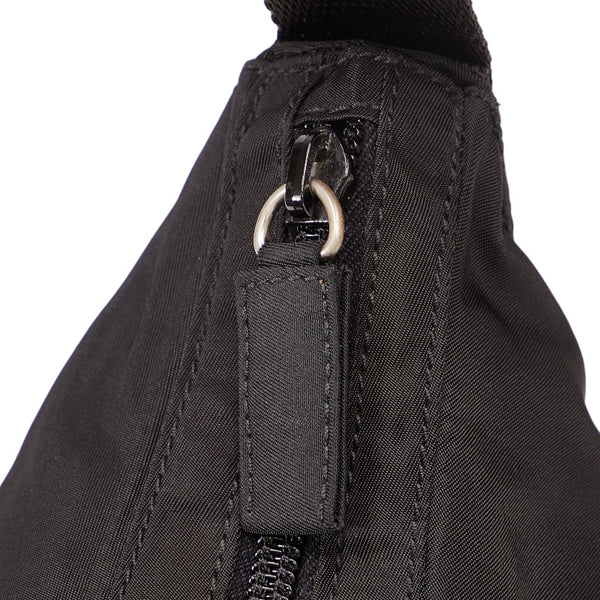 プラダ 三角ロゴプレート 斜め掛け ショルダーバッグ ブラック ナイロン レディース PRADA 【中古】