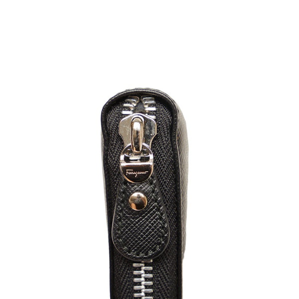 サルヴァトーレフェラガモ ガンチーニ ラウンドファスナー 長財布 ブラック レザー レディース Salvatore Ferragamo 【中古】