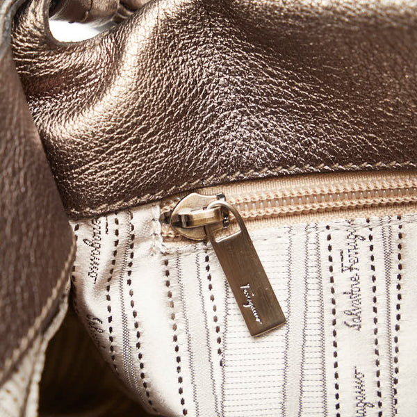 サルヴァトーレフェラガモ ガンチーニ タッセル ショルダーバッグ FJ-21 C450 レザー レディース Salvatore Ferragamo 【中古】