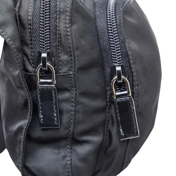 プラダ 三角ロゴプレート 斜め掛け ショルダーバッグ ブラック ナイロン レディース PRADA 【中古】