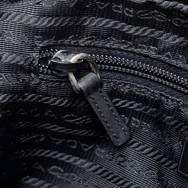 プラダ 三角ロゴプレート 斜め掛け ショルダーバッグ ブラック ナイロン レディース PRADA 【中古】