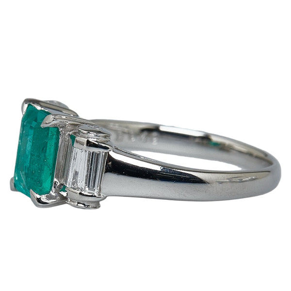 Pt900 プラチナ エメラルド1.44ct ダイヤ0.49ct リング 指輪 レディース 17号 【中古】