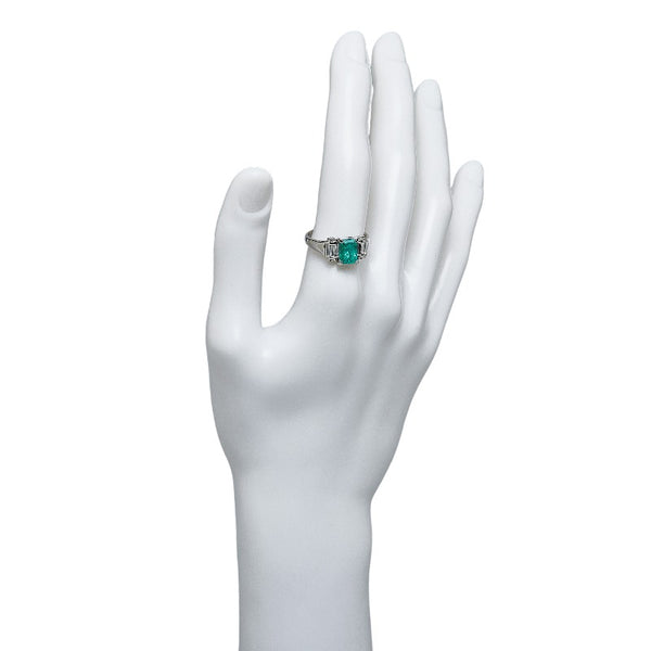 Pt900 プラチナ エメラルド1.44ct ダイヤ0.49ct リング 指輪 レディース 17号 【中古】