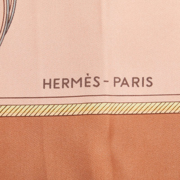 エルメス カレ90 LES VOITURES A TRANSFORMATION 折畳み式幌の馬 スカーフ ピンク シルク レディース HERMES 【中古】