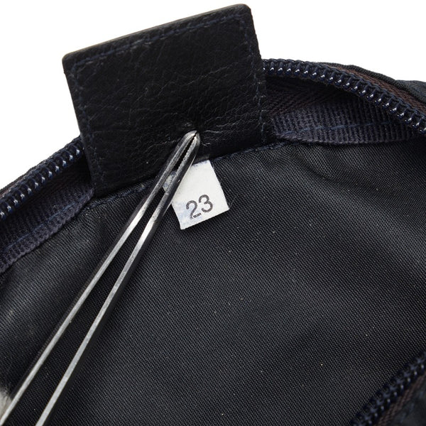プラダ 三角ロゴプレート ポーチ ブラック ナイロン レディース PRADA 【中古】