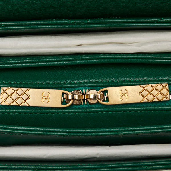 シャネル ココマーク Vステッチ チェーン 斜め掛け ショルダーバッグ グリーン レザー レディース CHANEL 【中古】
