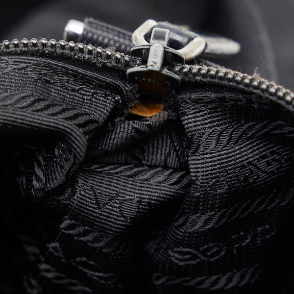 プラダ 斜め掛け ショルダーバッグ ブラック ナイロン レディース PRADA 【中古】