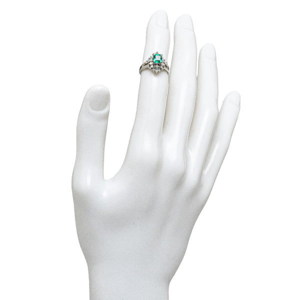 Pt900 プラチナ エメラルド0.58ct ダイヤ0.37ct リング 指輪 レディース 6.5号 【中古】