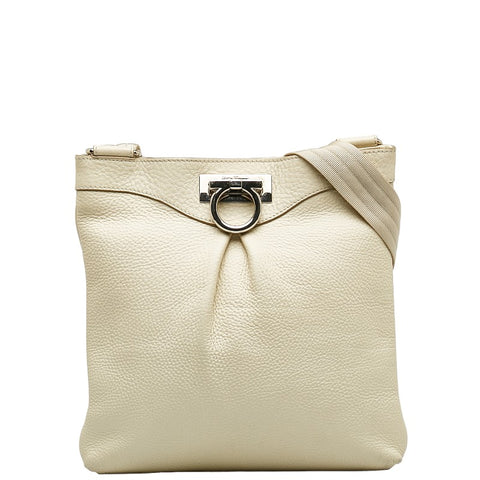 サルヴァトーレフェラガモ ガンチーニ 斜め掛け ショルダーバッグ AU-21 B499 アイボリー ホワイト レザー レディース Salvatore Ferragamo 【中古】