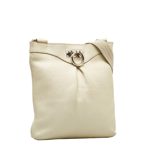 サルヴァトーレフェラガモ ガンチーニ 斜め掛け ショルダーバッグ AU-21 B499 アイボリー ホワイト レザー レディース Salvatore Ferragamo 【中古】