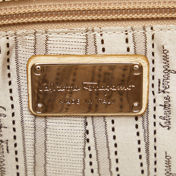 サルヴァトーレフェラガモ ガンチーニ 斜め掛け ショルダーバッグ AU-21 B499 アイボリー ホワイト レザー レディース Salvatore Ferragamo 【中古】