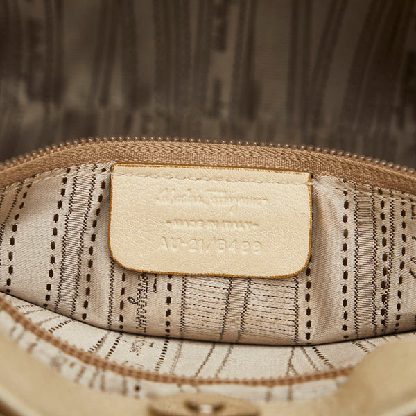 サルヴァトーレフェラガモ ガンチーニ 斜め掛け ショルダーバッグ AU-21 B499 アイボリー ホワイト レザー レディース Salvatore Ferragamo 【中古】