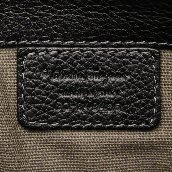 サルヴァトーレフェラガモ 斜め掛け ショルダーバッグ ブラック レザー レディース Salvatore Ferragamo 【中古】