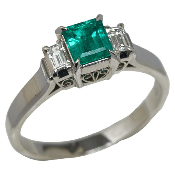 Pt900 プラチナ エメラルド0.56ct ダイヤ0.23ct リング 指輪 レディース 14号 【中古】