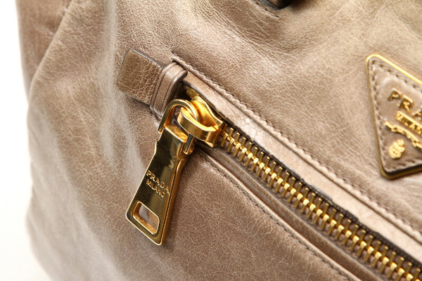 プラダ ベージュ レザー ショルダーバッグ レディース PRADA 中古