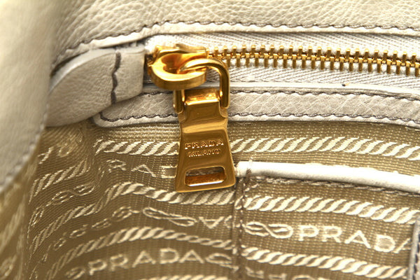 プラダ グレー レザー ショルダーバッグ レディース PRADA 中古