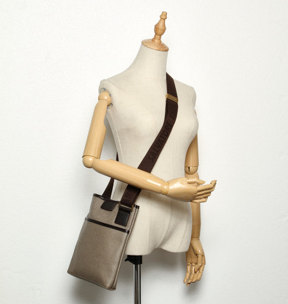 サルヴァトーレフェラガモ GA-24 7574 ブラウン キャンバス ショルダーバッグ レディース Salvatore Ferragamo 中古