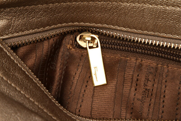 サルヴァトーレフェラガモ ショルダーバッグ 1-240001038929